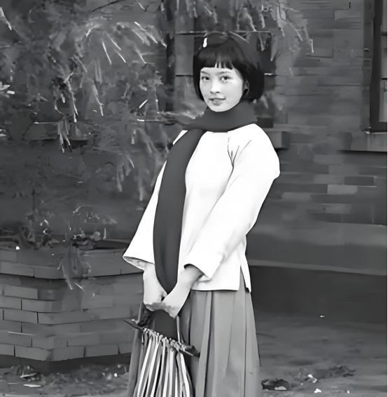 1931年，烈士梁慧贞牺牲前已怀孕8个月。临刑前，她取下手表递给了刽子手，说道：