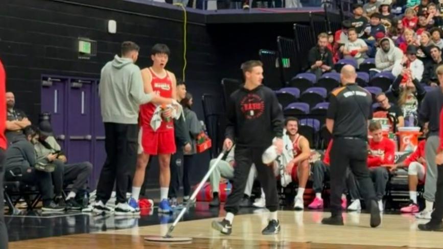 杨瀚森遭集体“围攻”，本人回应来了