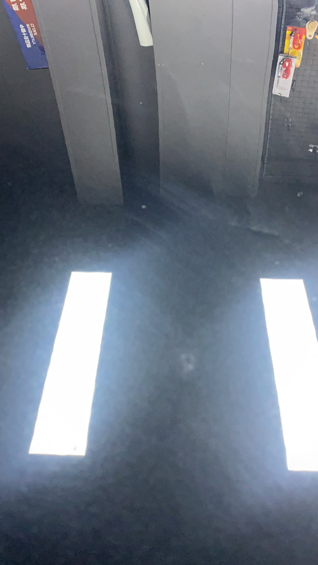 迈腾漆面不咋滴啊
昨天刚提的330豪华 黑色，回来发现车身有树胶，机盖多。洗车洗