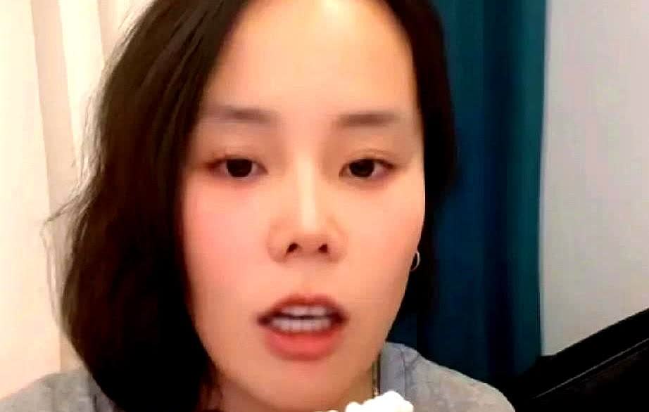 熊磊今晚直播说自己从来没有后悔过跟姚策结婚，而且还有这么一个可爱的孩子，说谈恋爱