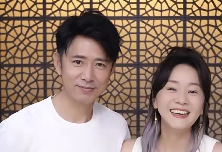 哈哈，高鑫才是男人的榜样啊。她俩爱情羡慕很多人，但湖北网友说，可惜，她们只有一个