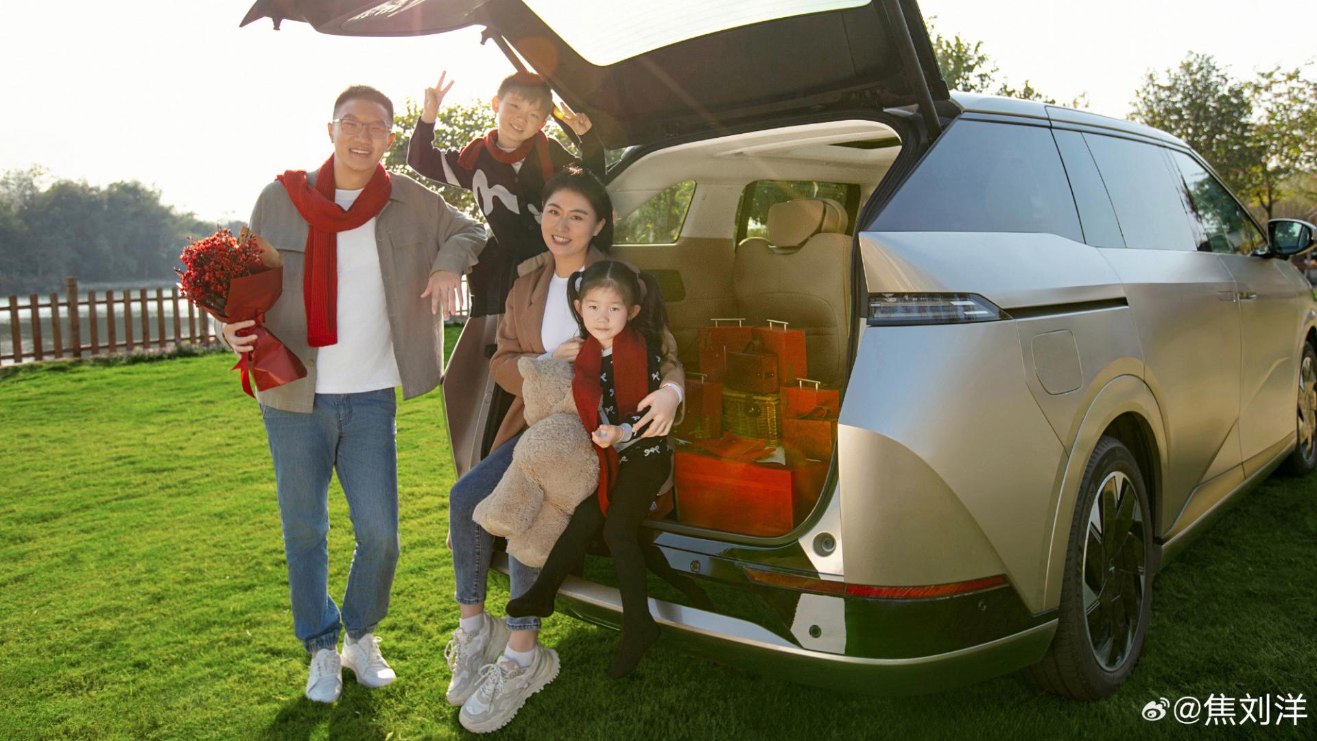 中国34岁奥运冠军现身央视：嫁外籍华人3年抱俩，成985名校副教授