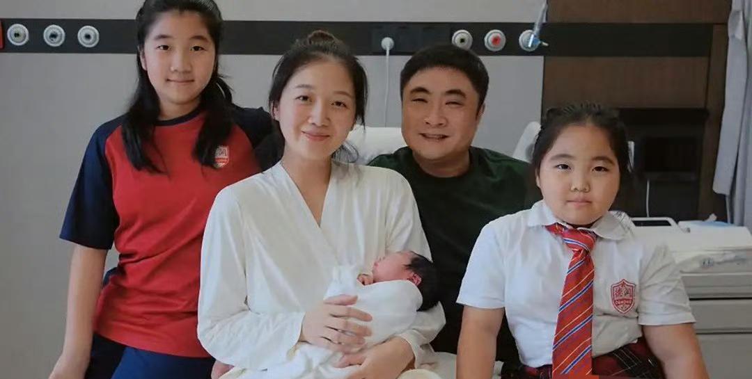 求求你了，乔杉！
别卷了好吗，
给内娱其它人留口饭吃吧！
2014年大女儿垛垛出