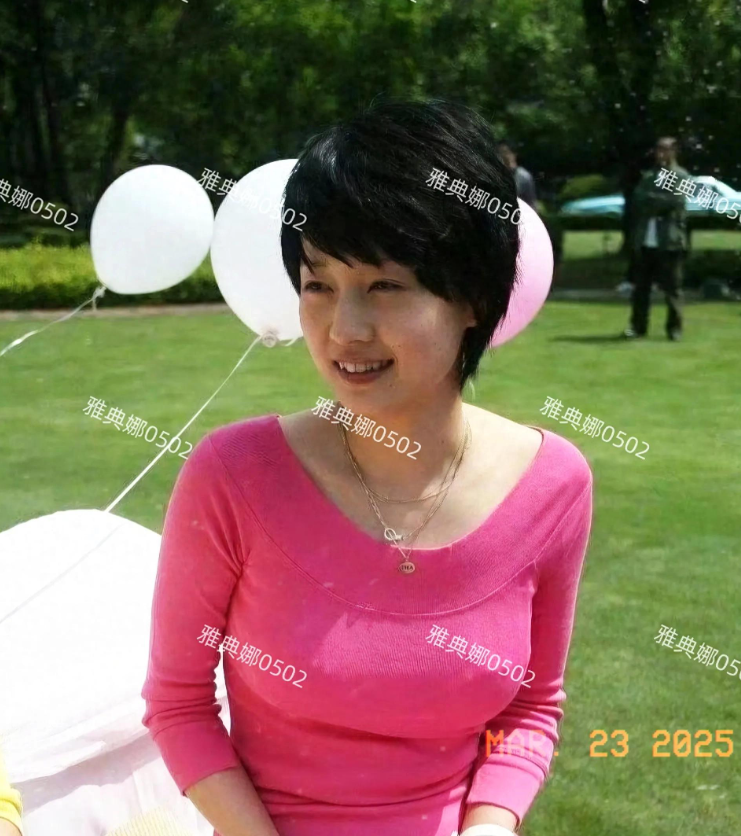 马伊琍很奇怪年轻时候不年轻年纪大了也不老，颜值身材一般却耐看
马伊琍个子不高身材