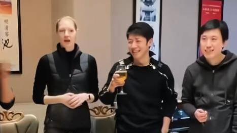 撒贝宁春节带媳妇回老家探亲