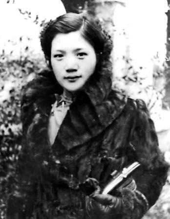 1968年5月，女知青傅索安叛逃苏联的消息传回国内立刻引发轩然大波。

一方面傅