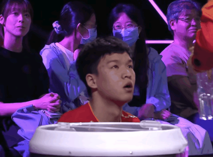 横滨冠军赛，马琳这态度够硬气——不搞特殊，女队所有运动员的场外指导，全他一个人包