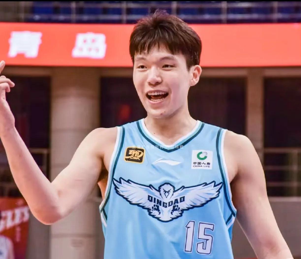 关于杨瀚森备选NBA，网上现在众说纷纭，有极力支持的，也有浇冷水的，甚至有人拿小