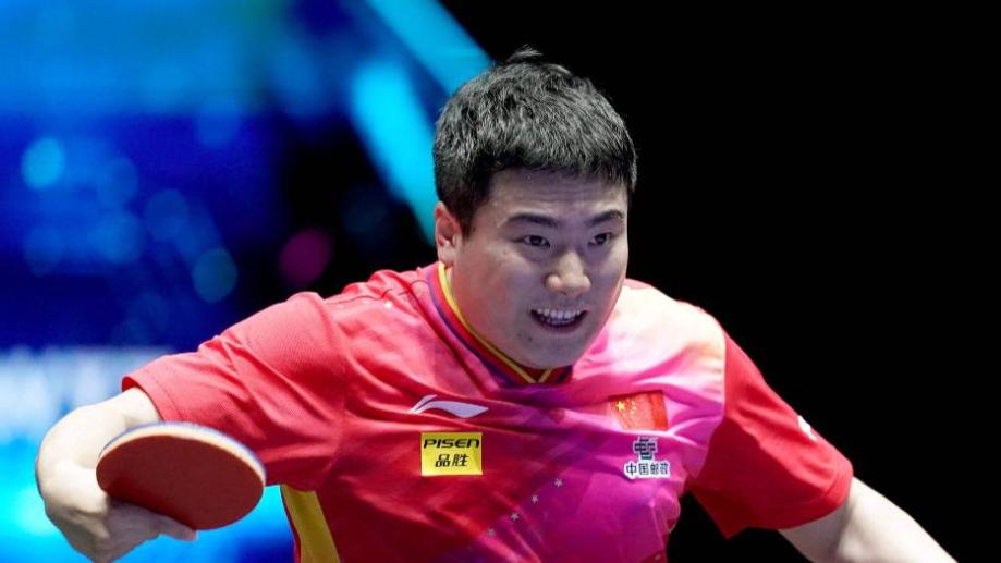 国乒凌晨5点飞抵多哈，随行阵容顶配，王励勤、马龙入智囊团