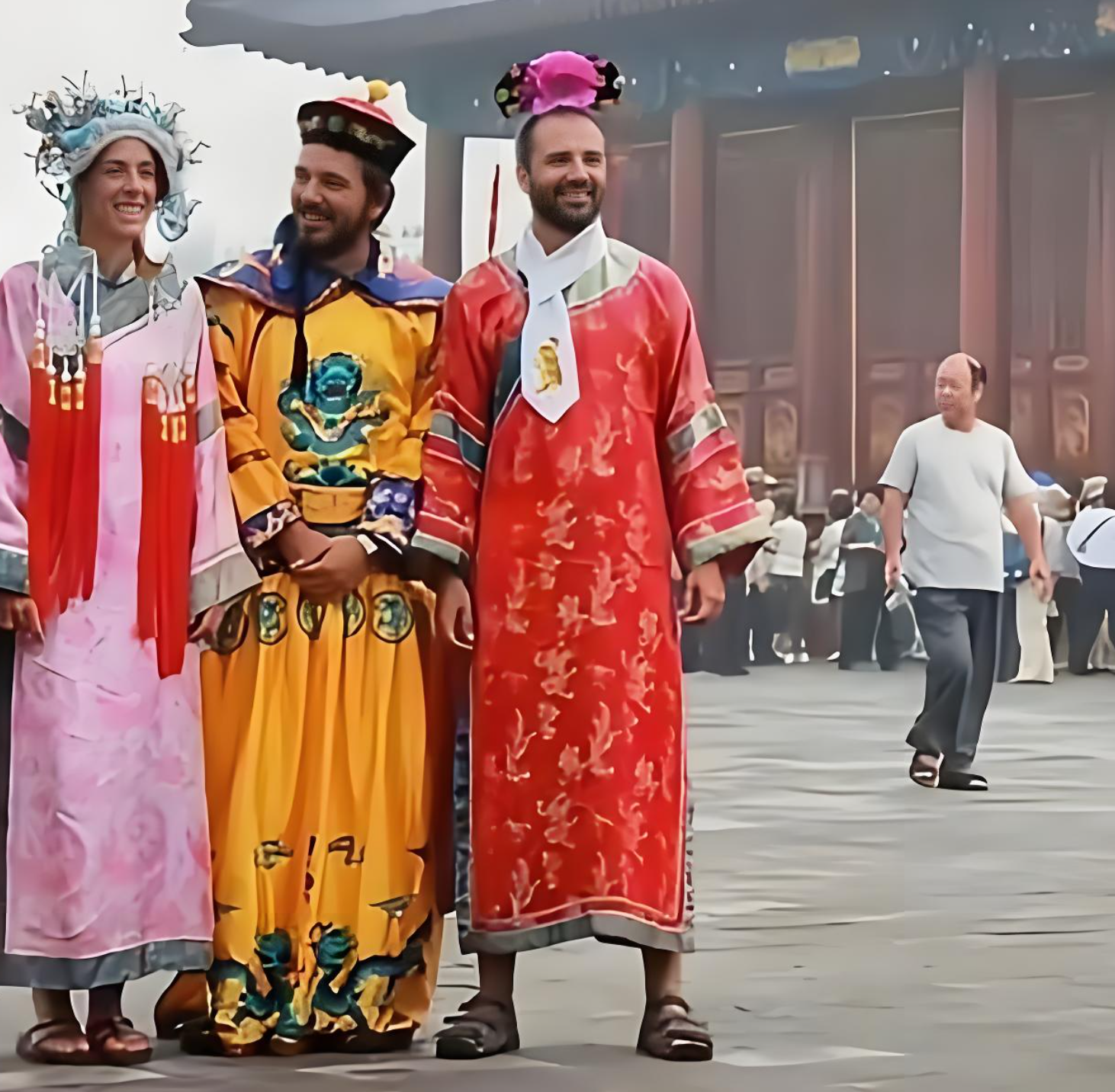 外国人穿汉服的搞笑图片,真是洋人出洋相