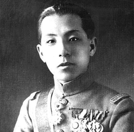 1936年，飞往南京的飞行员告诉张学良，他可以驾机返回西安，张学良说：“如果有人
