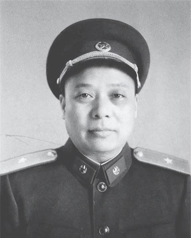 毛主席九大贴身警卫员：毛主席的九大贴身警卫员： 第一位：张耀祠第二位：张宗逊第三