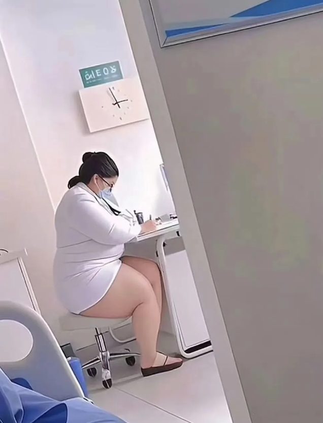 胖成这样以后能嫁的出去不？