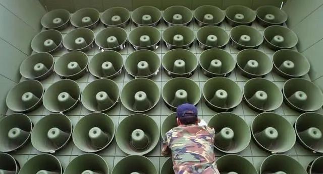 用实际行动履行李在明承诺，韩国军方今天拆除对朝扩音广播设备！
上次拆除还是在文在