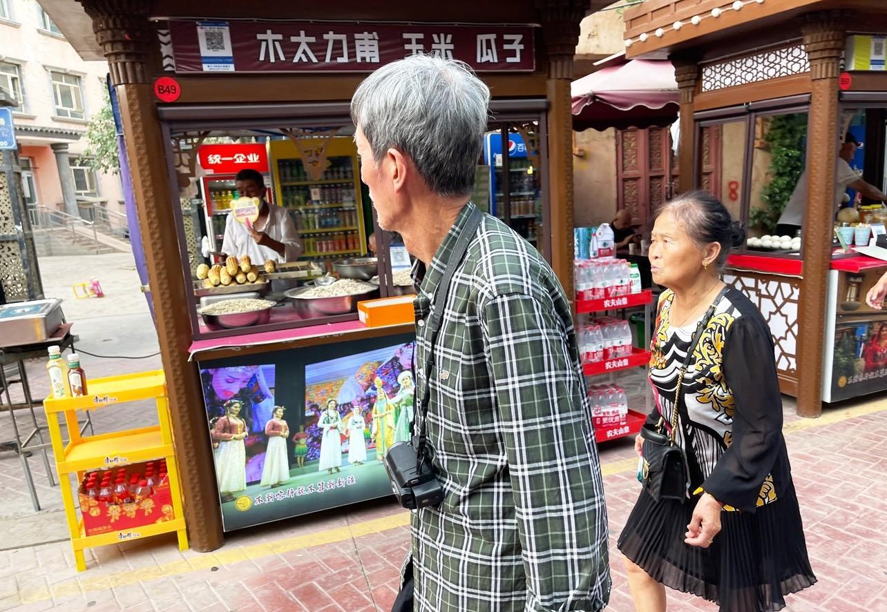我爸当年差点和别人搞对象，不过人家嫌我爸家境贫寒。



父亲年轻时，曾经历过一