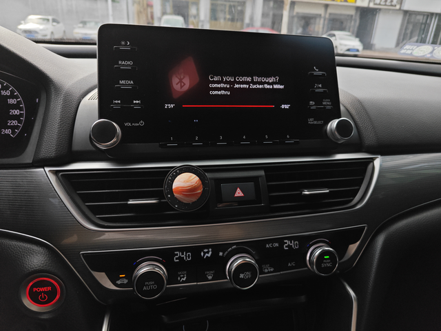 雅阁十代混动
雅阁十代中控升级改装什么样的比较合适，经常出差需要看导航，这破收音