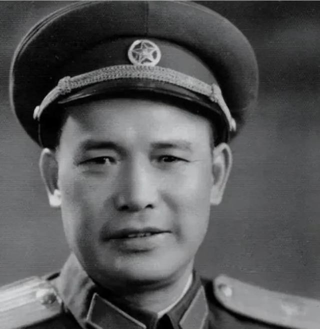 1929年，国民党军中一个排长竟然带着“重礼”千里投奔红军，在半年的考验后，成功
