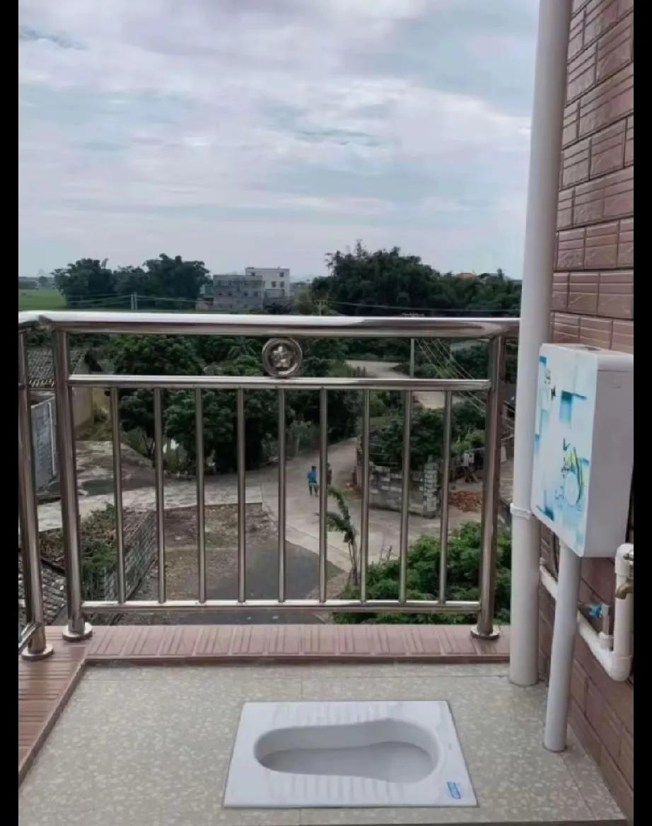 租的房子厕所是这样的，空气好，感觉也挺不错的
