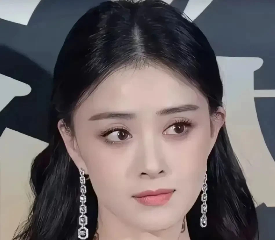 终于明白蒋欣为啥不结婚！
不是没人馋她身子，
而是她今年都42岁了，居然还为事业