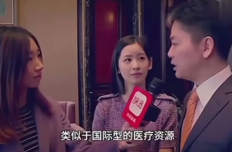 看到奶茶妹妹章泽天看刘强东的眼神，我真的是太羡慕东哥了！满眼都是崇拜和喜欢一个人