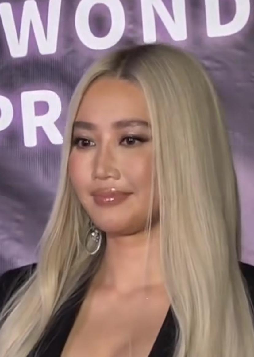 A-Lin黄丽玲歌手直拍这么瘦吗？感觉比她在直播上还瘦很多。
前不久她还是阿妹的