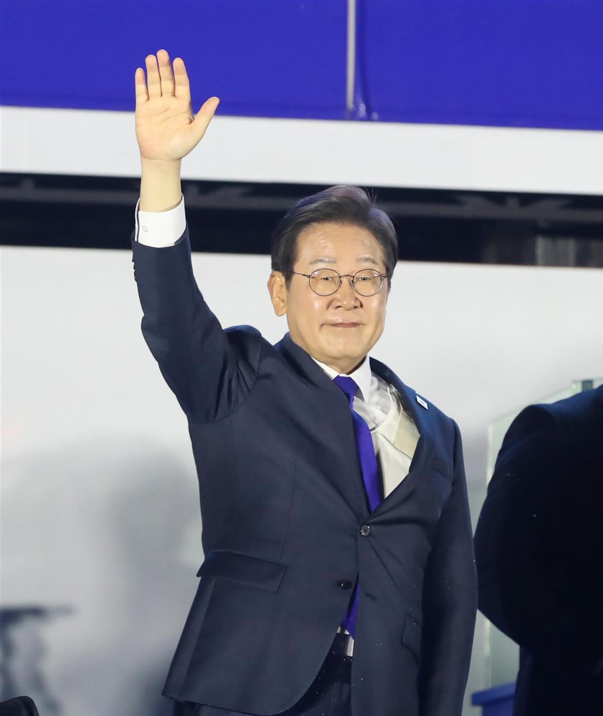韩国总统要被罢免？两周后法院见





天呐！韩国政坛要变天了！那个一直被我们