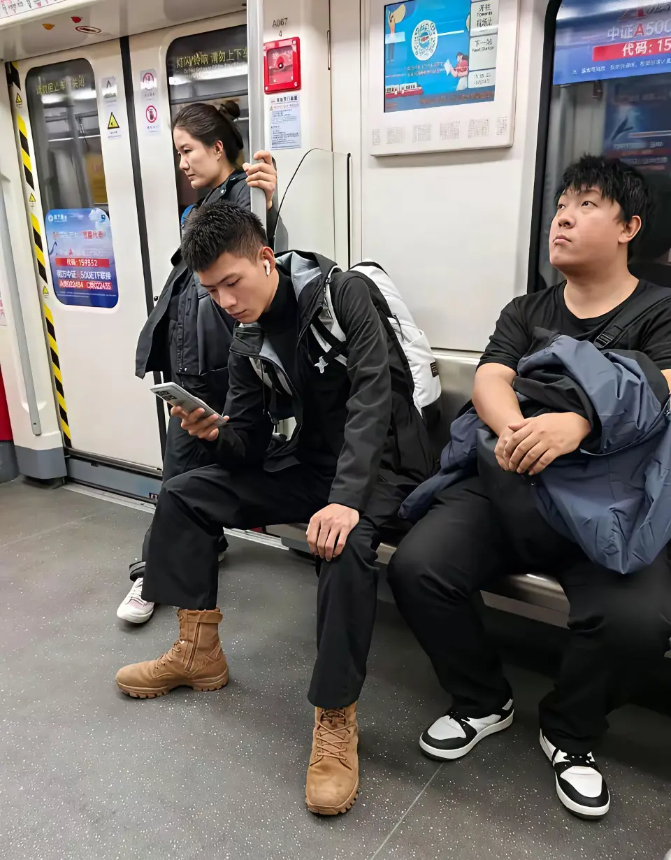 旁边坐的小胖在想什么？