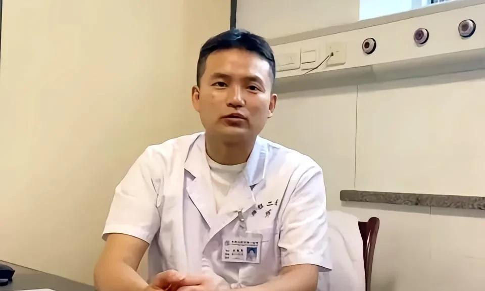 当恶魔穿上天使的外衣
他就会真的变成天使吗？
不，这绝对不可能！
刘翔峰就是一只