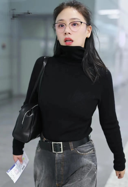 马思纯又瘦了，她说：“我的价值不在尺码上! ”


马思纯，蒋雯丽的外甥女，金马