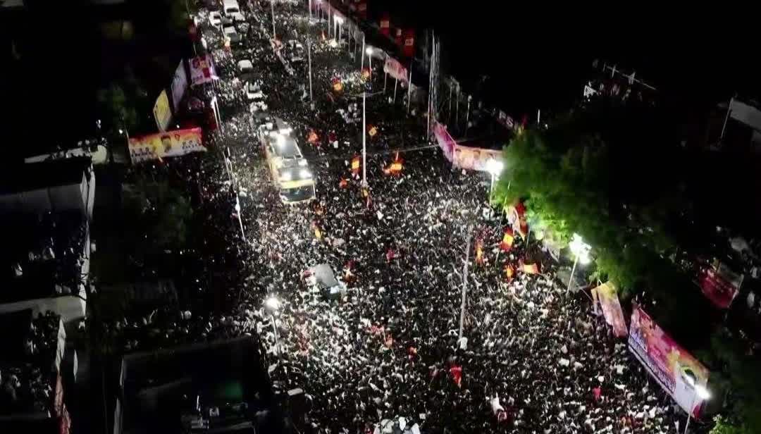 印度发生踩踏36死
莫迪哀悼
据央视新闻，当地时间27日，印度南部泰米尔纳德