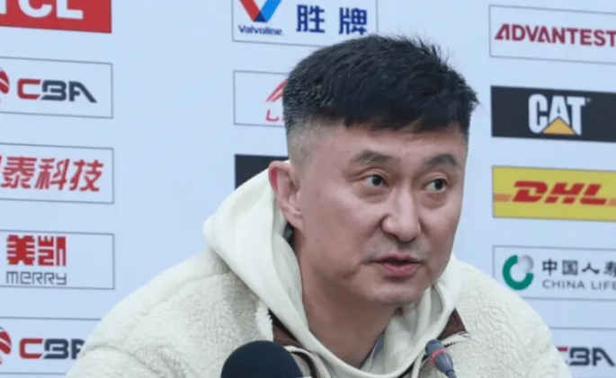 昨日CBA常规赛，广东108-78大胜辽宁。
赛后，广东男篮主帅杜锋接受媒体采访