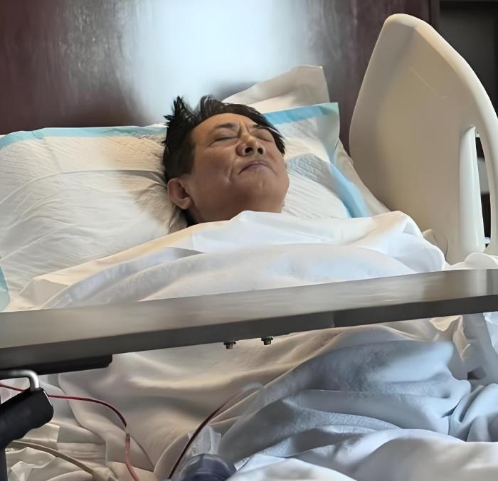 李连杰不抽烟、不喝酒，早年是武术运动员，后来虔诚信佛、心胸豁达，可如今身体状况却