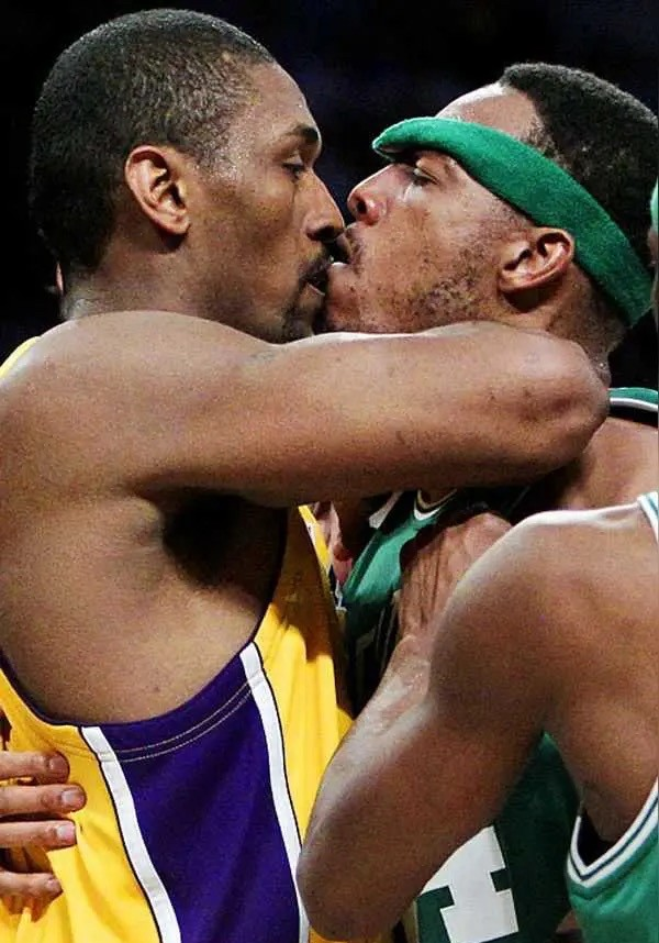 NBA里有不少令人印象深刻的角色球员，阿泰斯特算一个。2008 - 2009年他