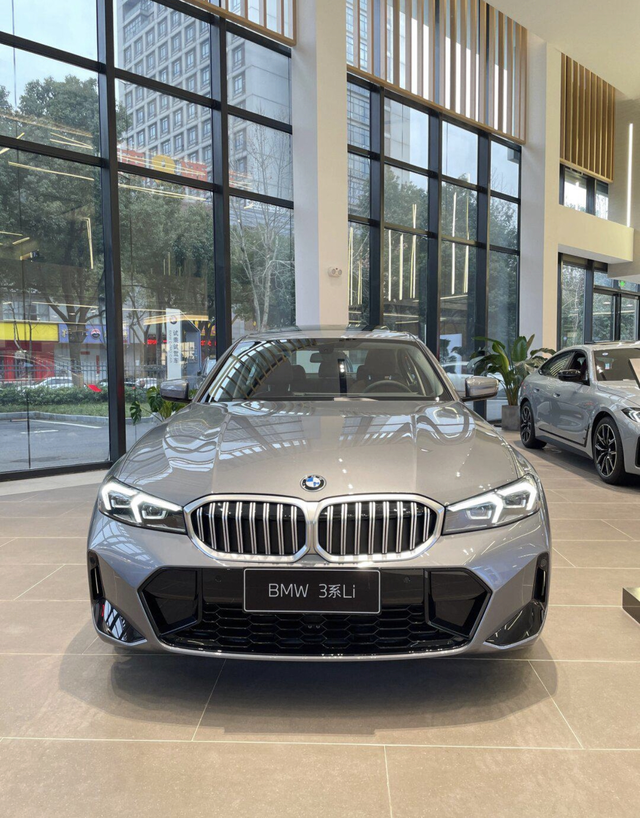 宝马3系闷骚的我喜欢
宝马3系在宝马系中属于中档车，价格合适，就去试驾了一下，你