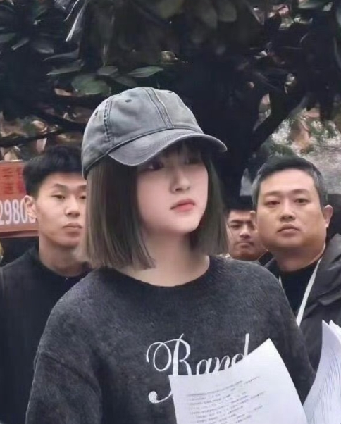 关晓彤现实生活中的样子好赞，比电视上看到的美多了，简直不敢想像！