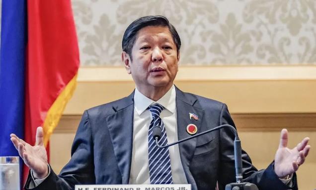 这家伙嘴巴都要笑歪了，本以为搞不定杜特尔特父女俩，没想到国际刑事法院直接来了个神