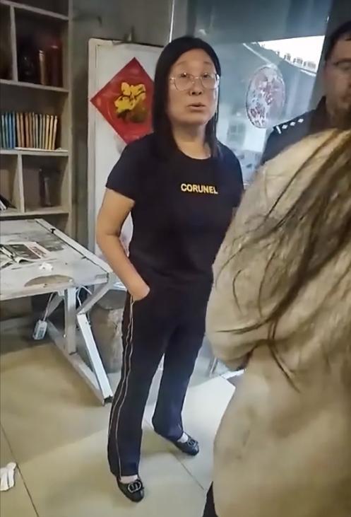 “这位大妈想不火都难了！”江苏苏州，一女子手机丢失，打电话无人接听，等再次拨打时
