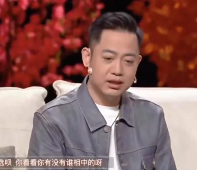 在《幸福来敲门》节目中，孔云龙与章九徕分享了一段充满波折与温情的搭档往事。
曾经