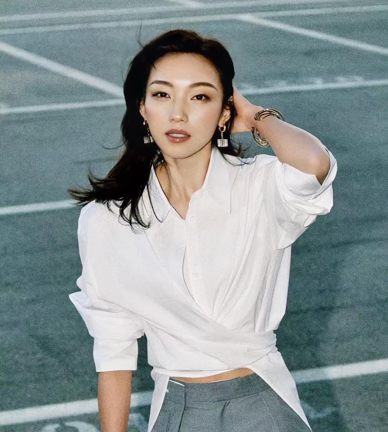 发现了吗？
那尔那茜现在最后悔的
肯定不是自己占用了定向委培的名额这事，而是最后