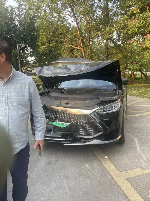 这种情况能走推定全险吗
高速上被前后夹击了，车子不太想要了，想走推定全险，目前车