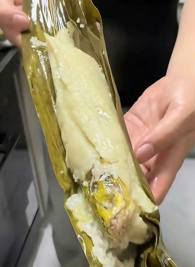 第一次见鱼粽子，有鱼刺怎么下嘴哇？