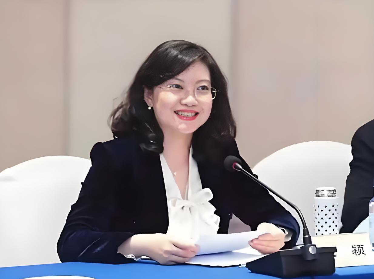 在印江担任县委书记的时候，田艳还有一个颇为知名的外号叫“田哥艳姐”。
叫“田哥”