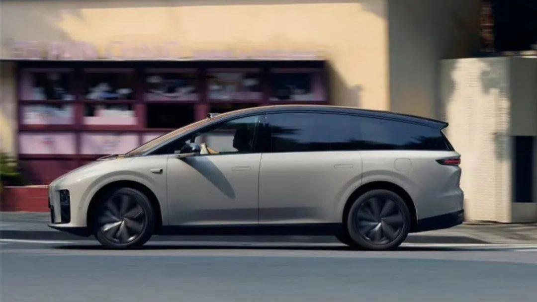 理想i8碰撞测试引争议，纯电转型再遇挑战？