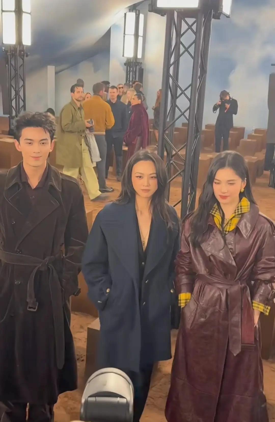 9月22日，伦敦时装周Burberry大秀现场星光熠熠，中国区代言人汤唯、张婧仪