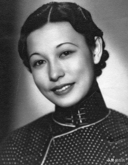 1943年，郭婉莹难产住院，可他的丈夫却在闺蜜家里过夜。出院后，郭婉莹精心打扮，