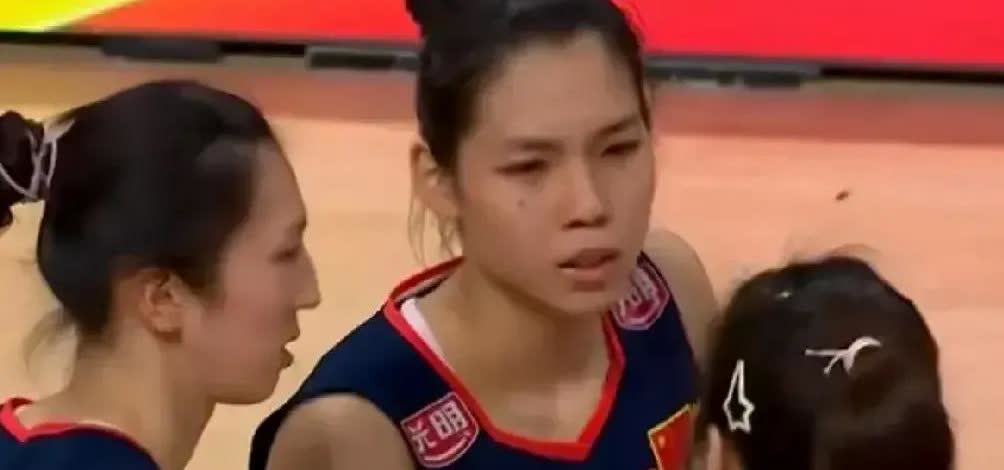 中国女排这回带着新阵容上了场，赶上总决赛第一场就对上东道主波兰。别看对面主场气氛