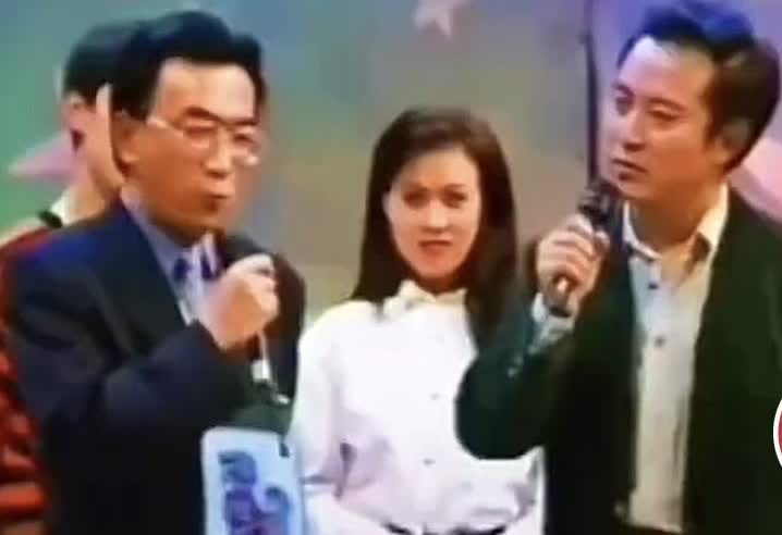 侯耀华早期在一次节目中的台词，“我是狗，狗仗人势，狗咬尿泡一场空，狗拿耗子多管闲