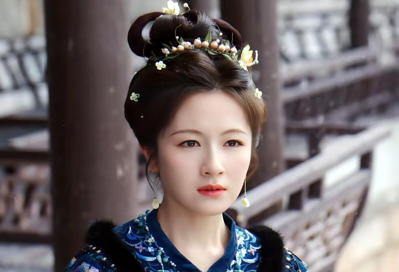 《朝雪录》：原本以为秦莞是庶女，没想到她也是嫡女！
从忠勇侯的爵位来看，秦家的祖