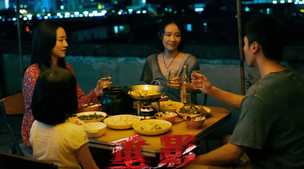    看到《重影》结尾张妍和秦虹早在年少时就相遇过，真的被这种巨大的宿命感戳到。