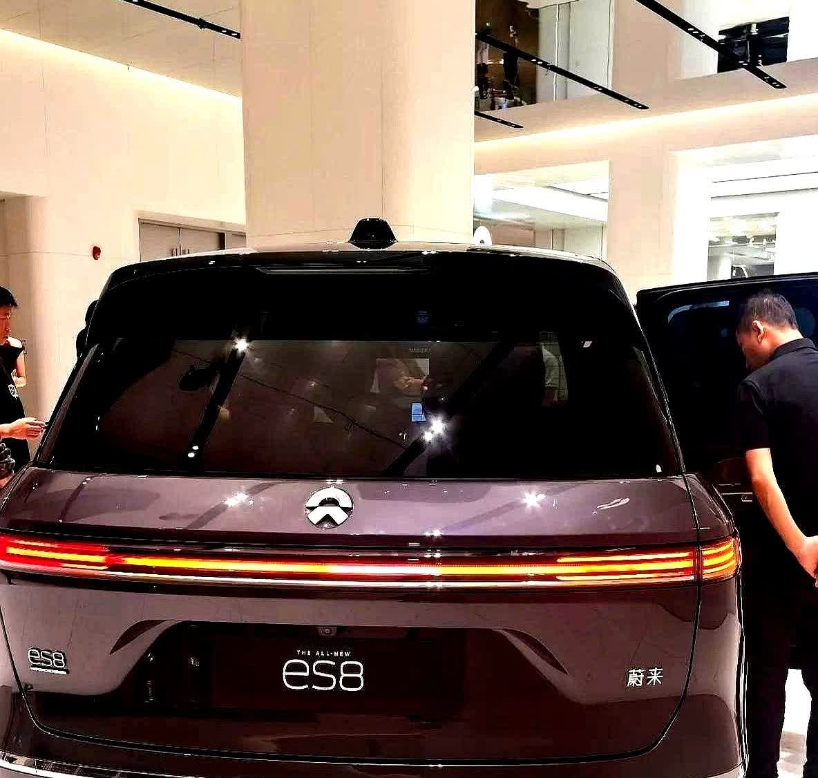 花五十万买蔚来ES8，开回家就被邻居问：这车和二十多万的L90差在哪？

群